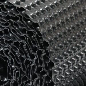 Lámina drenante Atus Ironclad de HDPE instalada en muro de contención