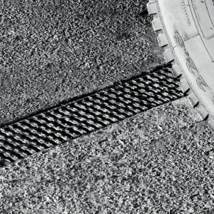 Canal ACO Multidrain de hormigón polímero, disponible en medidas de 100 a 300 mm para drenaje urbano, industrial y tránsito frecuente de Australmat