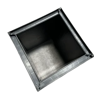 Cámara de paso modular Australmat para canalizaciones eléctricas y redes subterráneas. Disponible en Tipo B de 400 × 400 mm y Tipo C de 600 × 600 mm.